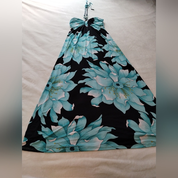 Kisses and hugs floral dress - Picture 1 of 7